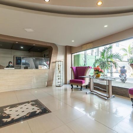 Urbanview Hotel Best Skip Palembang Exterior photo