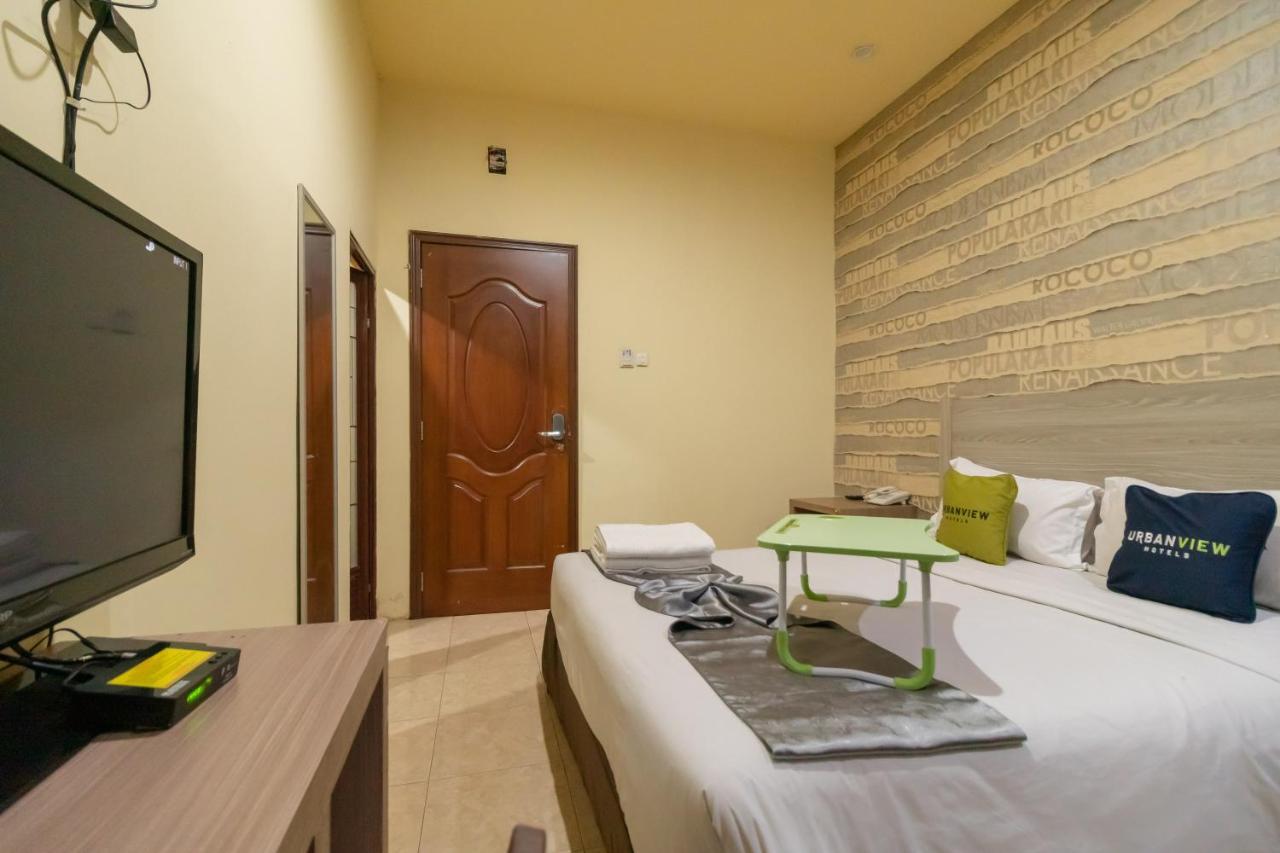 Urbanview Hotel Best Skip Palembang Exterior photo