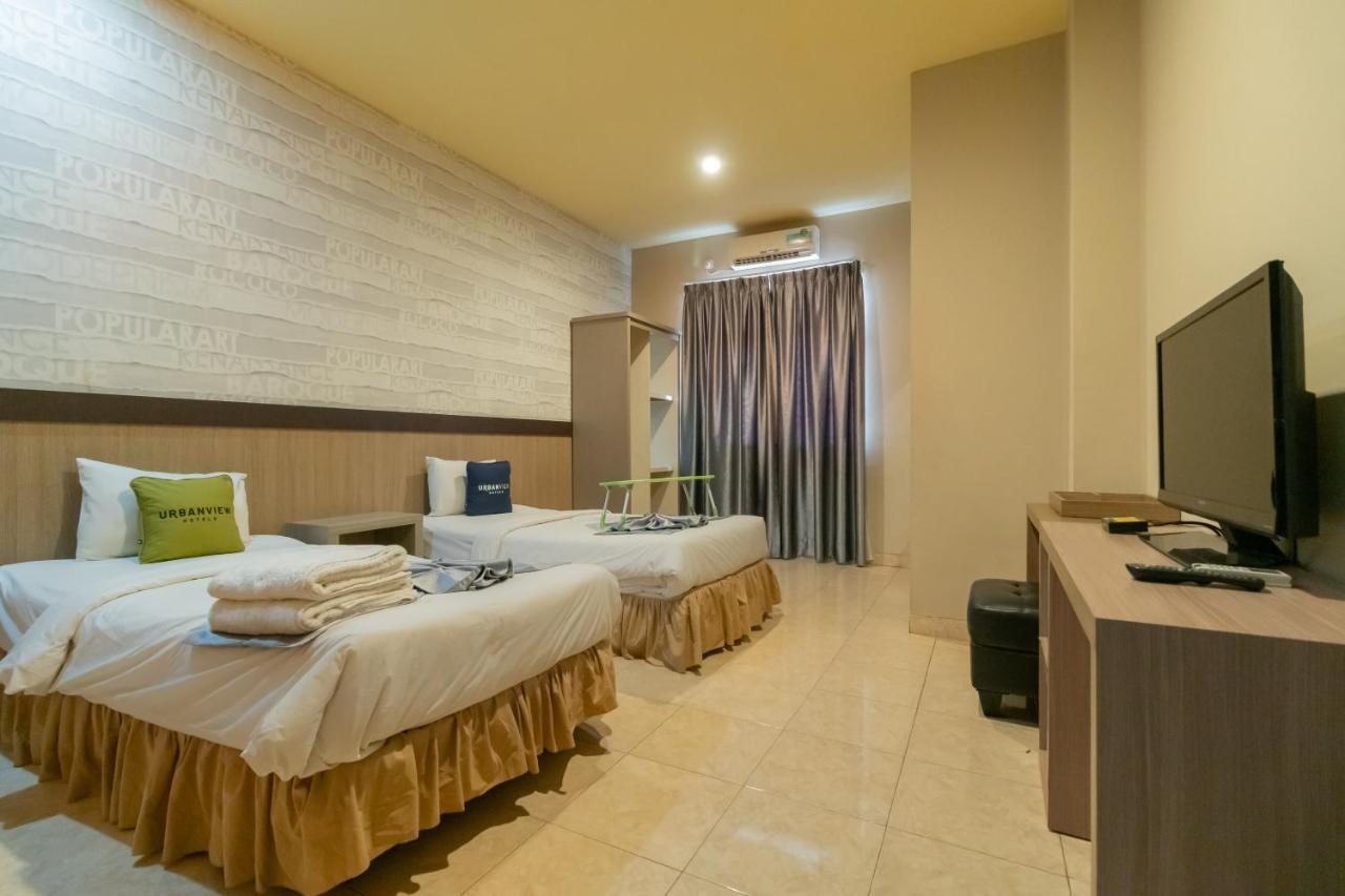 Urbanview Hotel Best Skip Palembang Exterior photo