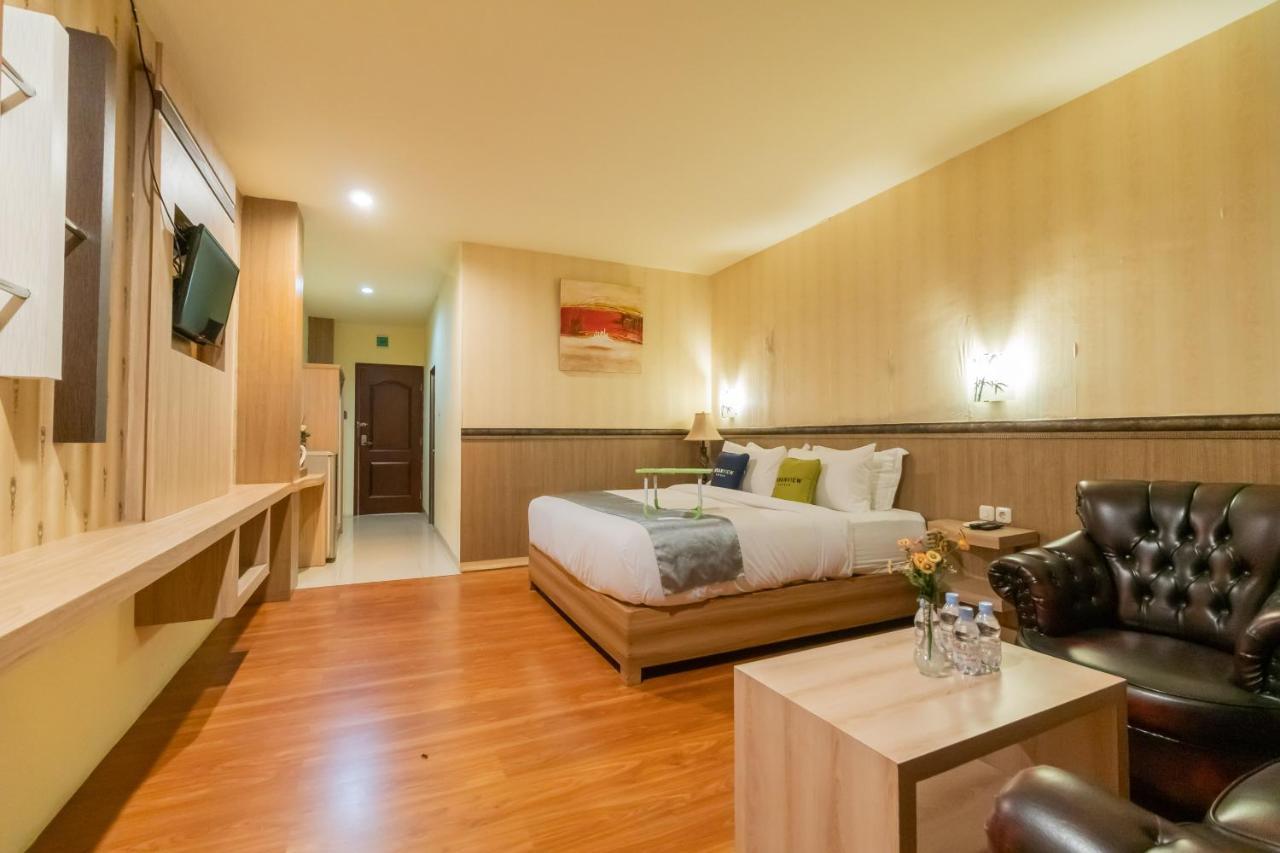 Urbanview Hotel Best Skip Palembang Exterior photo