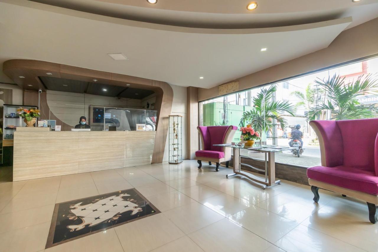 Urbanview Hotel Best Skip Palembang Exterior photo