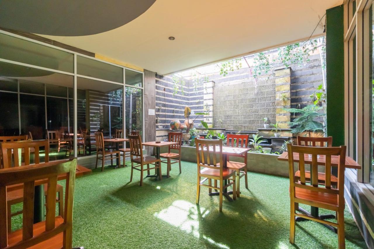 Urbanview Hotel Best Skip Palembang Exterior photo